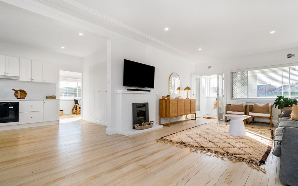 BELLA BAY 2 (UPSTAIRS) | Prime Location