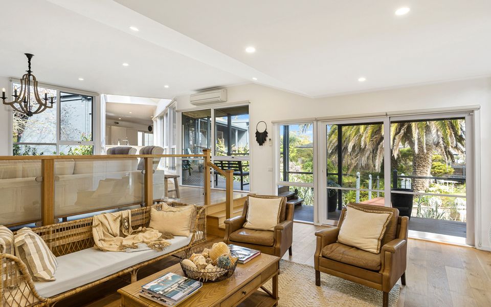 Luxury Holiday House by the Beach & Village