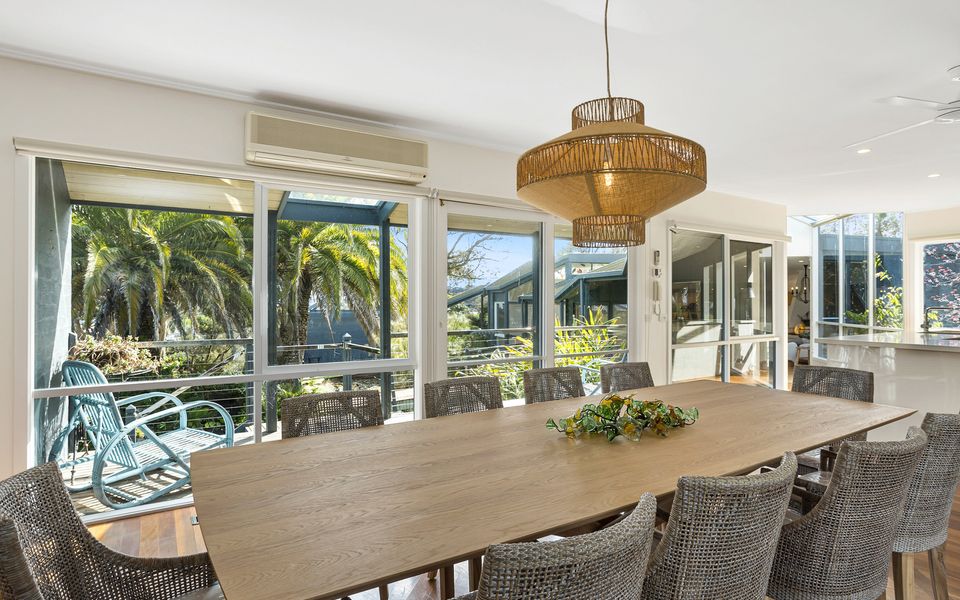 Luxury Holiday House by the Beach & Village