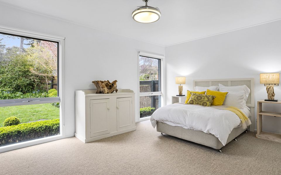 Luxury Holiday House by the Beach & Village