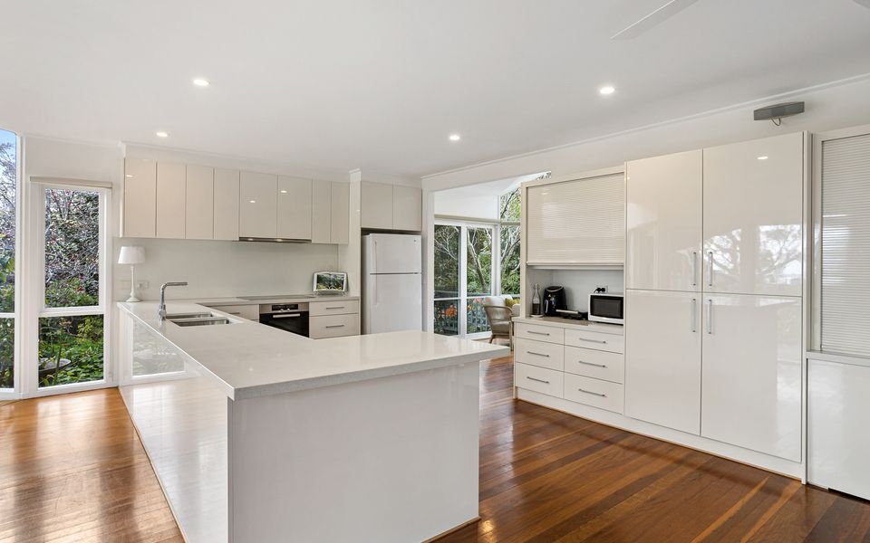 Luxury Holiday House by the Beach & Village