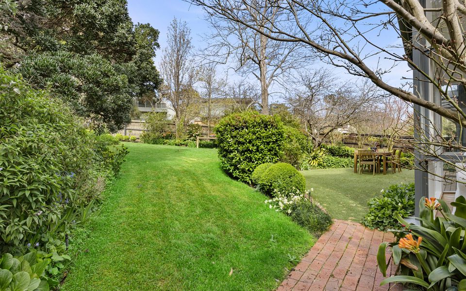 Luxury Holiday House by the Beach & Village