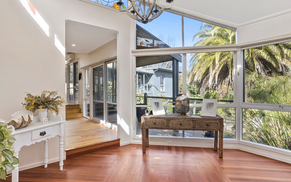 Luxury Holiday House by the Beach & Village