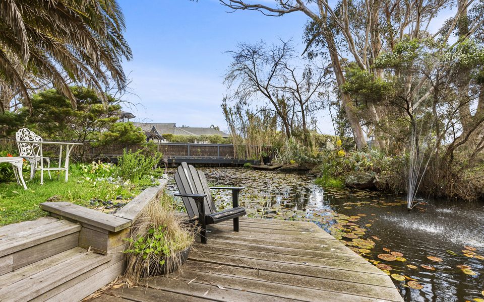 Luxury Holiday House by the Beach & Village