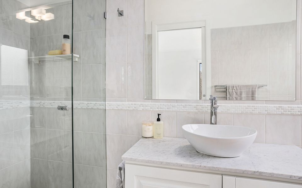 Luxury Holiday House by the Beach & Village