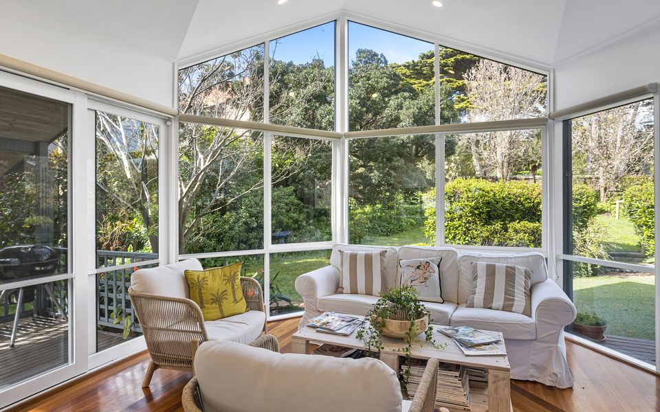 Luxury Holiday House by the Beach & Village