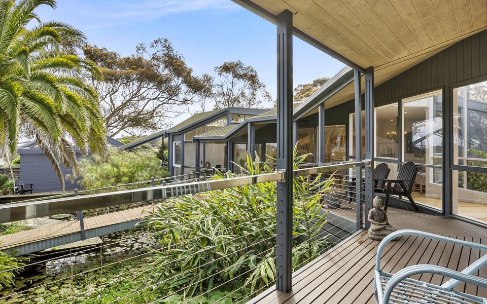 Luxury Holiday House by the Beach & Village