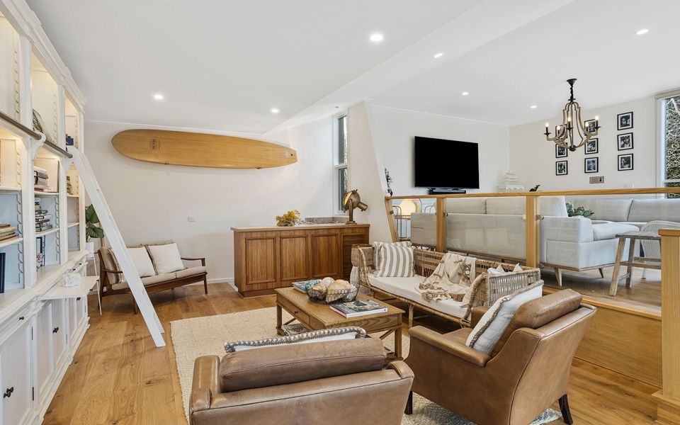 Luxury Holiday House by the Beach & Village