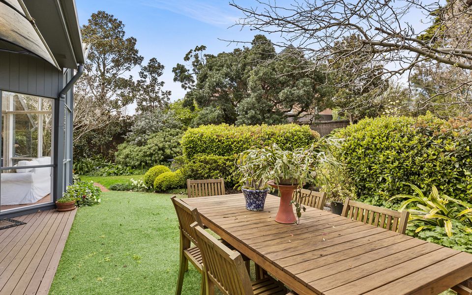 Luxury Holiday House by the Beach & Village