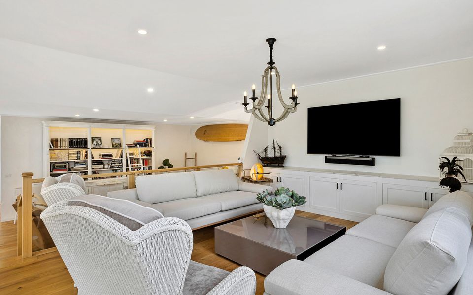 Luxury Holiday House by the Beach & Village