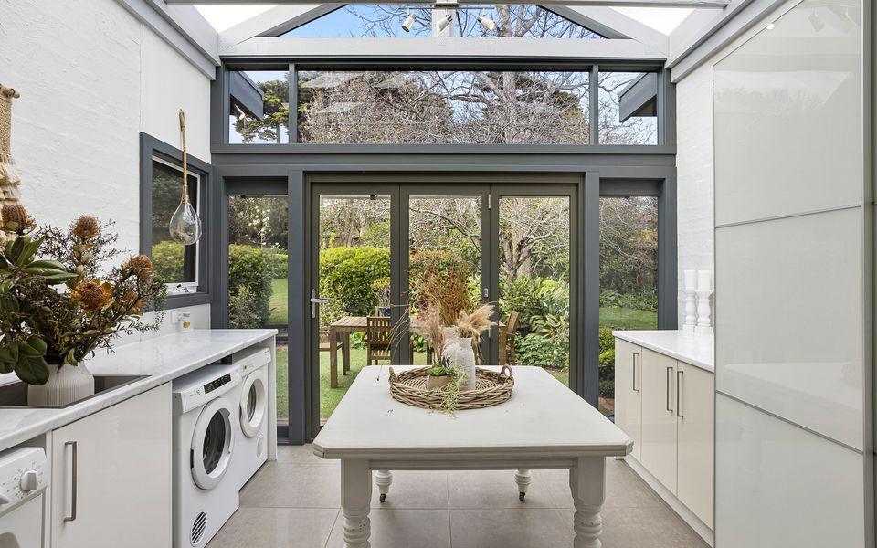 Luxury Holiday House by the Beach & Village