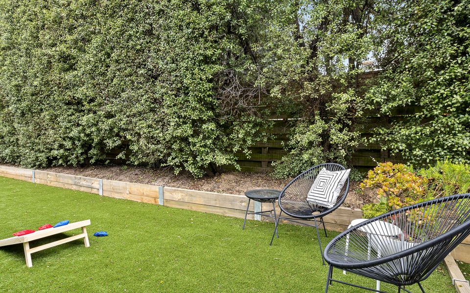 Quiet Outdoor Entertainer