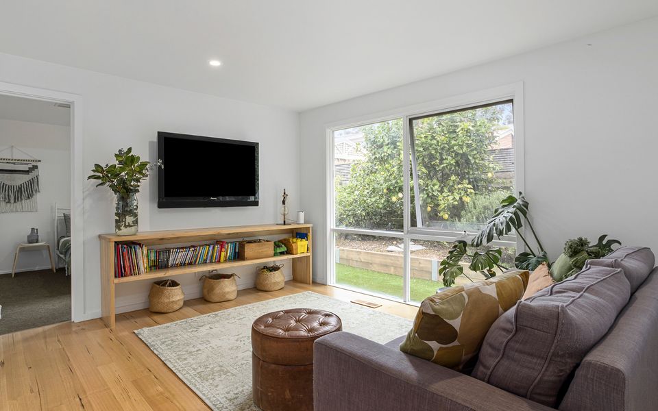 Quiet Outdoor Entertainer