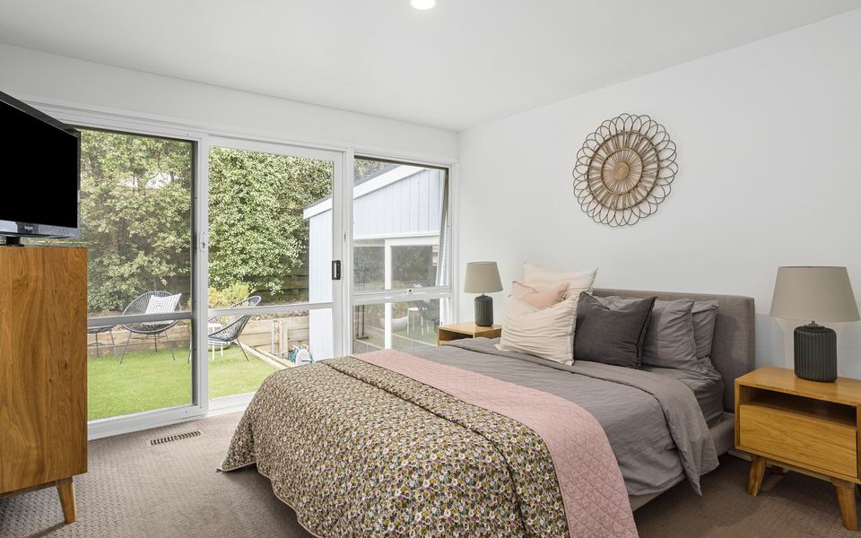 Quiet Outdoor Entertainer