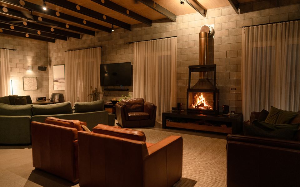 Pepper Paddocks - Warehouse meets Farm Winter Special - stay 2 or more nights and get an extra night for Free ! Available May 2026 - August 2026
