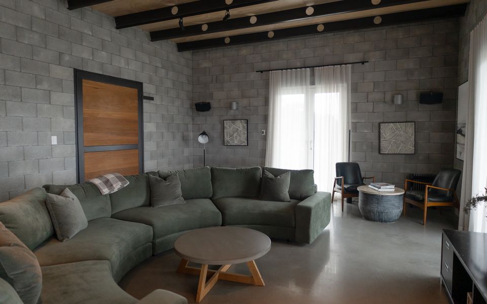 Pepper Paddocks - Warehouse meets Farm Winter Special - stay 2 or more nights and get an extra night for Free ! Available May 2026 - August 2026