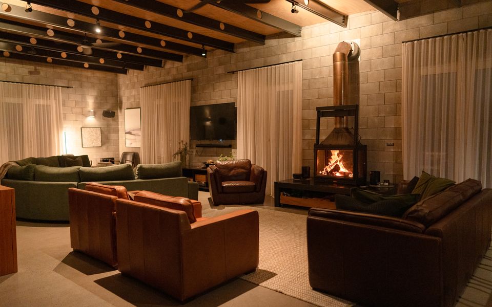 Pepper Paddocks - Warehouse meets Farm Winter Special - stay 2 or more nights and get an extra night for Free ! Available May 2026 - August 2026