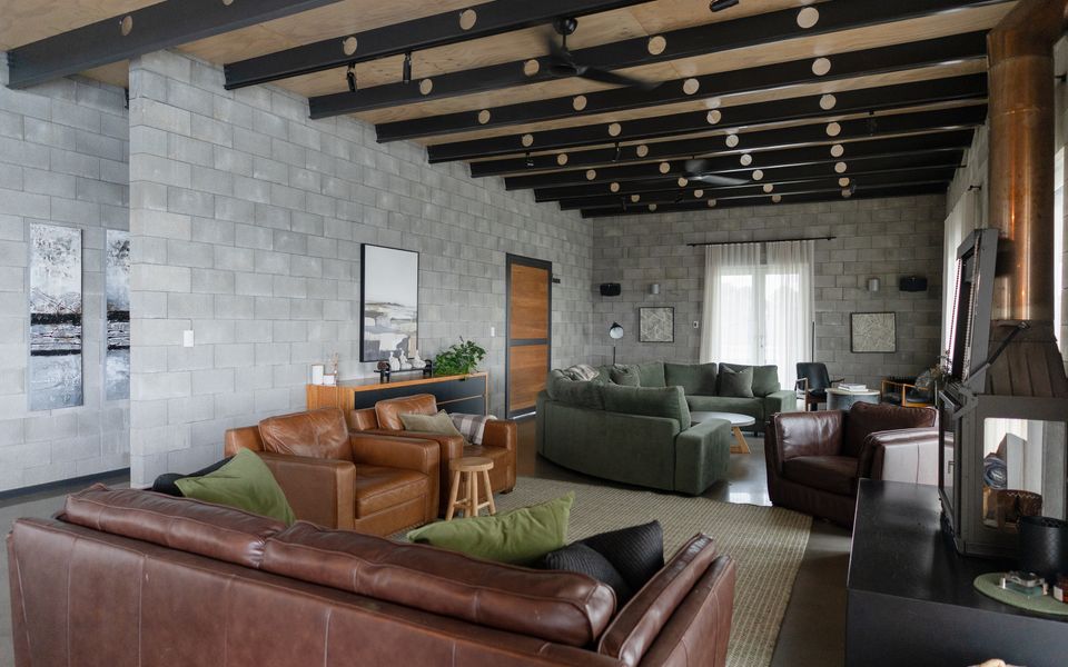 Pepper Paddocks - Warehouse meets Farm Winter Special - stay 2 or more nights and get an extra night for Free ! Available May 2026 - August 2026