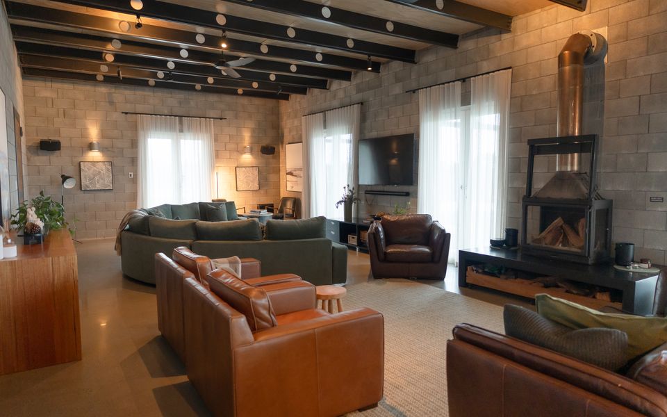 Pepper Paddocks - Warehouse meets Farm Winter Special - stay 2 or more nights and get an extra night for Free ! Available May 2026 - August 2026