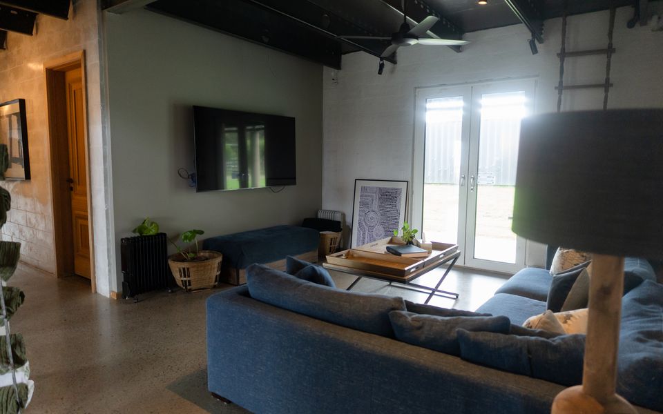 Pepper Paddocks - Warehouse meets Farm Winter Special - stay 2 or more nights and get an extra night for Free ! Available May 2026 - August 2026