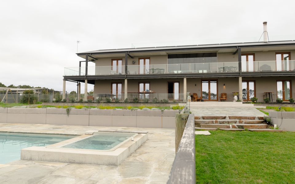 Pepper Paddocks - Warehouse meets Farm Winter Special - stay 2 or more nights and get an extra night for Free ! Available May 2026 - August 2026