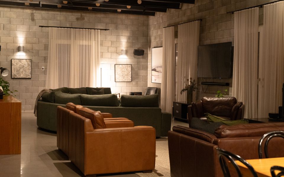 Pepper Paddocks - Warehouse meets Farm Winter Special - stay 2 or more nights and get an extra night for Free ! Available May 2026 - August 2026