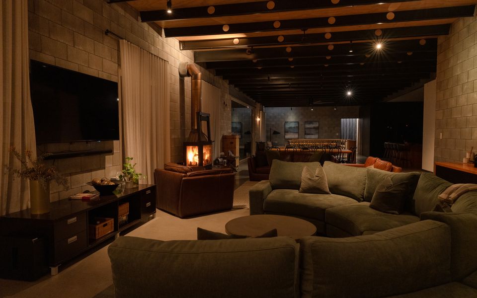 Pepper Paddocks - Warehouse meets Farm Winter Special - stay 2 or more nights and get an extra night for Free ! Available May 2026 - August 2026