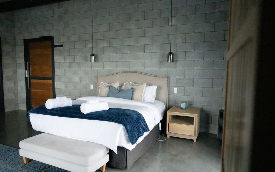 Pepper Paddocks - Warehouse meets Farm Winter Special - stay 2 or more nights and get an extra night for Free ! Available May 2026 - August 2026