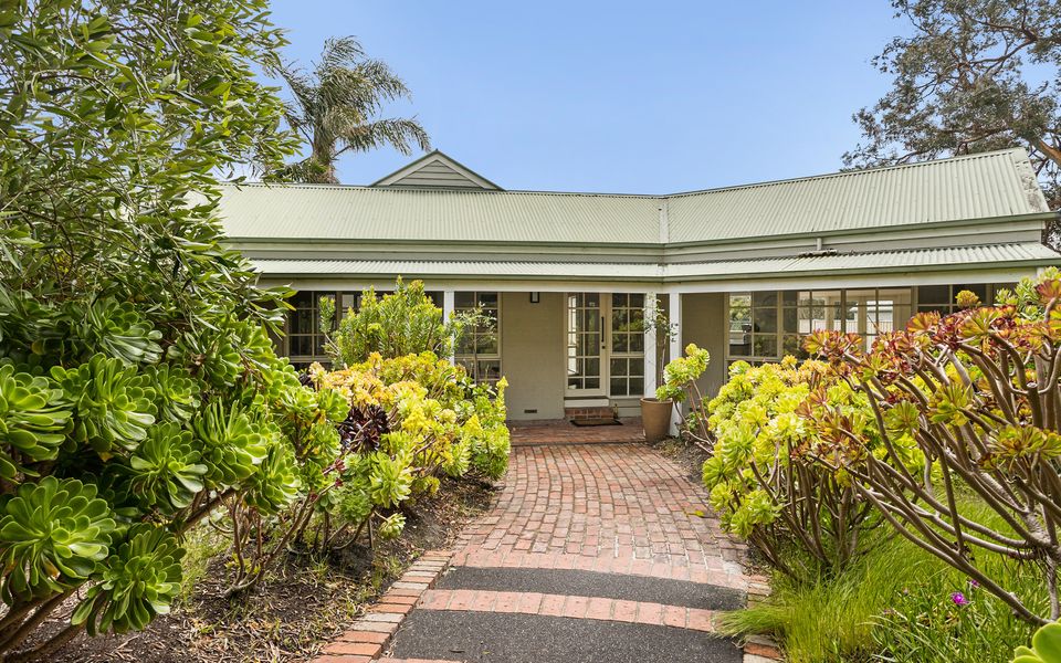 Tennis, Swimming and Outdoor Entertaining