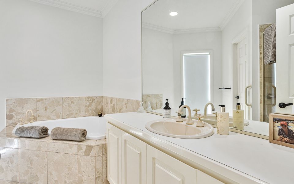 Tennis, Swimming and Outdoor Entertaining