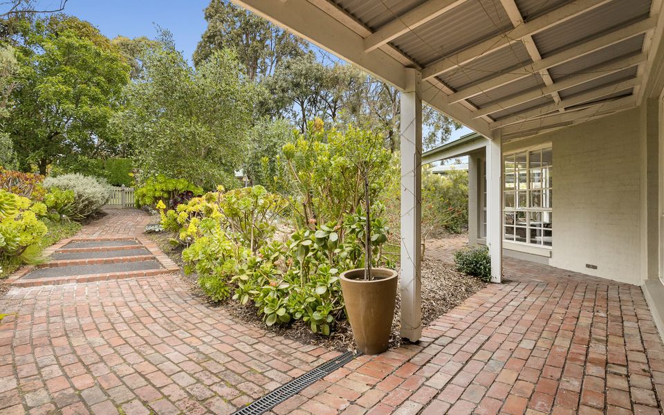 Tennis, Swimming and Outdoor Entertaining