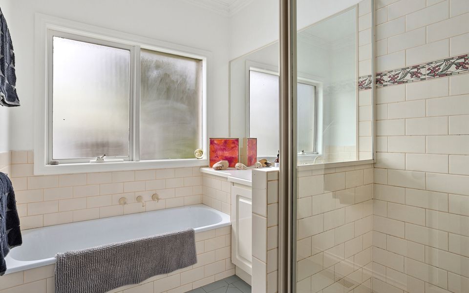 Tennis, Swimming and Outdoor Entertaining