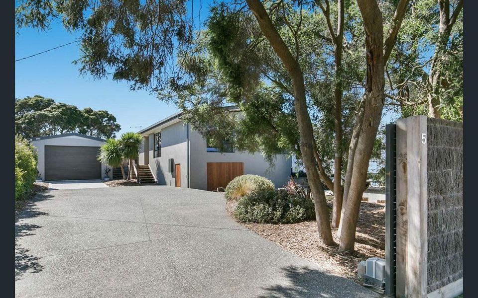 Family Entertainer With Swimming Pool - Rye