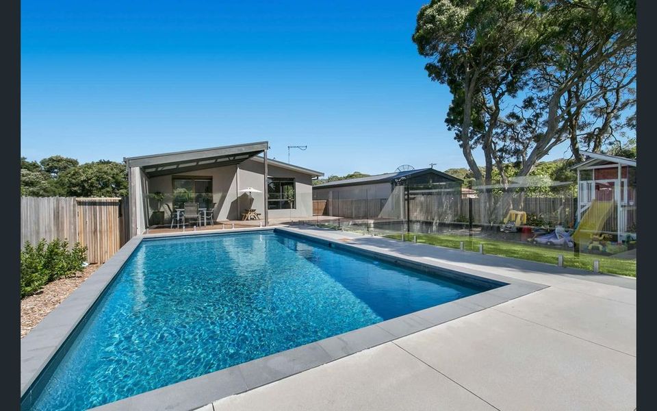 Family Entertainer With Swimming Pool - Rye
