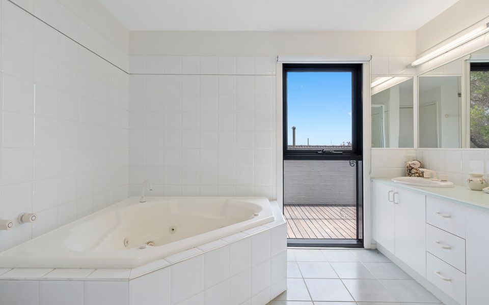 4 Bedroom House - 300m to Mt Martha Beach and Village