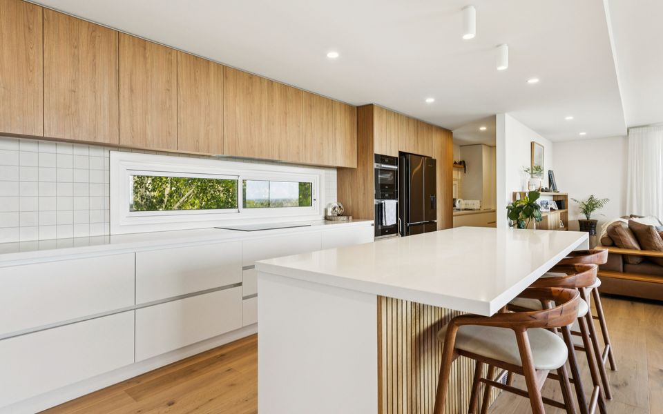 Coastal Luxe McCrae - Pool and Bay Views