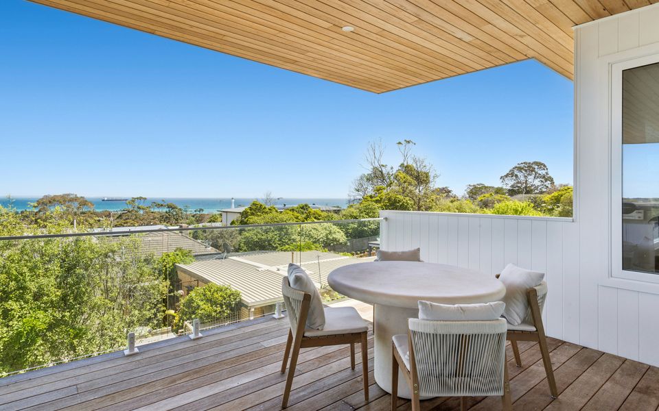 Coastal Luxe McCrae - Pool and Bay Views