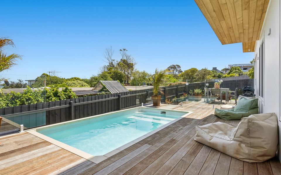 Coastal Luxe McCrae - Pool and Bay Views