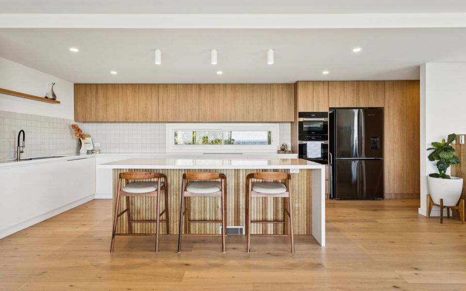 Coastal Luxe McCrae - Pool and Bay Views