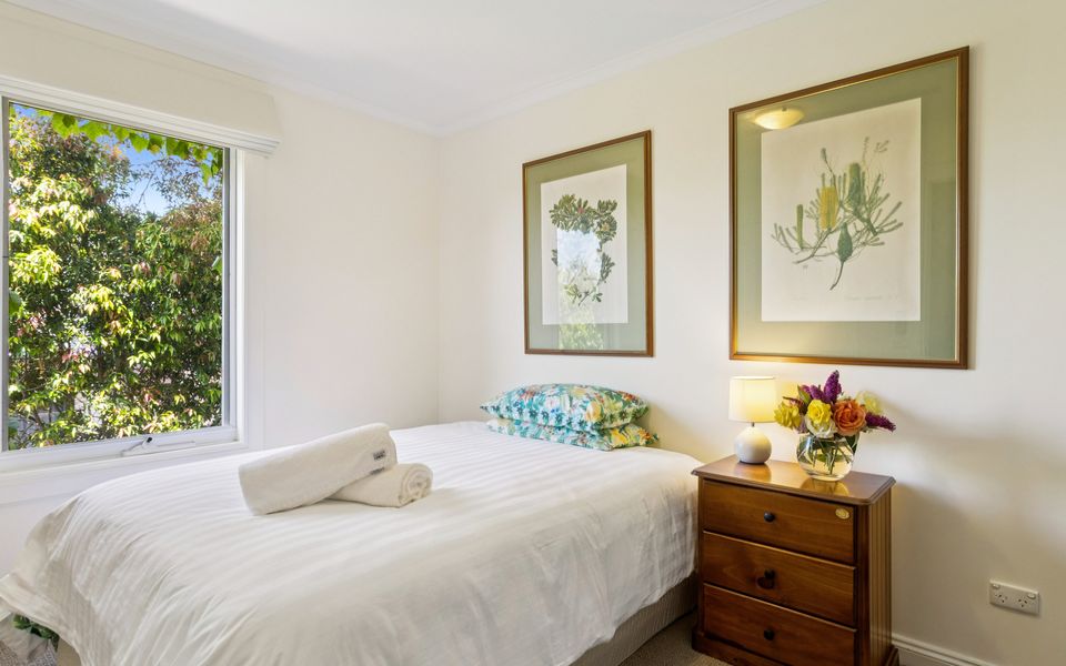 Coastal Character Retreat – Pool and Spa