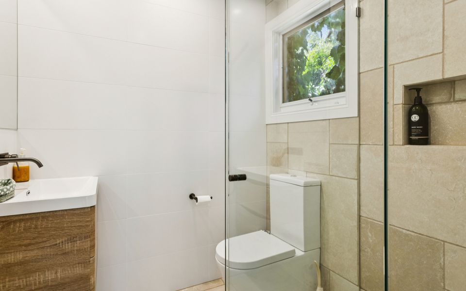 Coastal Character Retreat – Pool and Spa