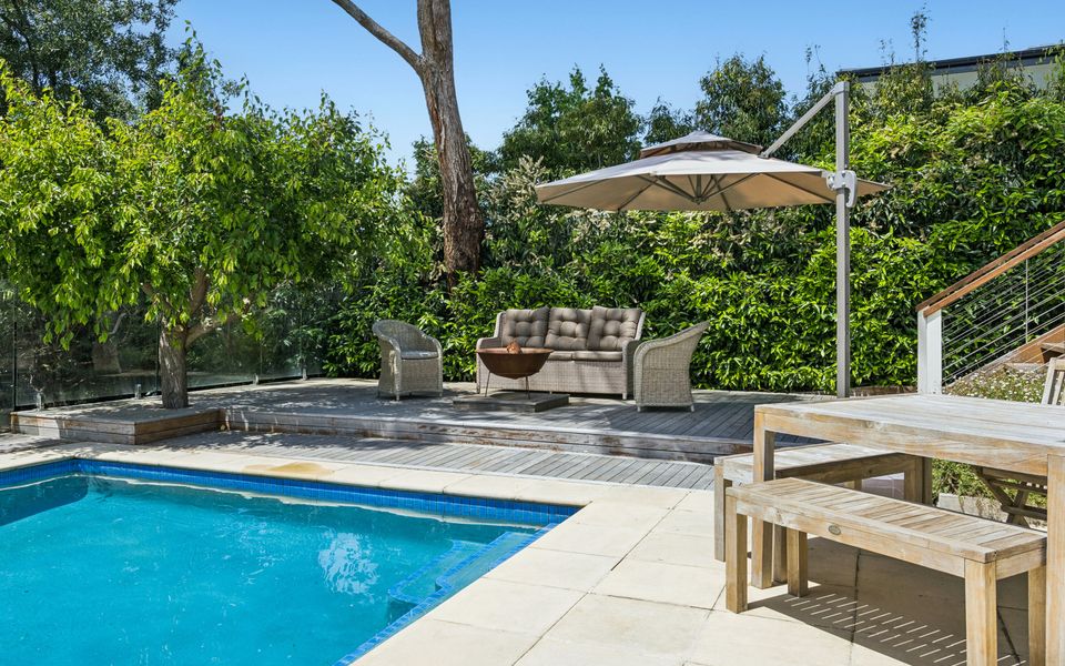 Coastal Character Retreat – Pool and Spa