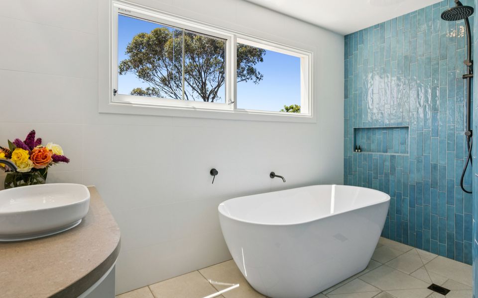 Coastal Character Retreat – Pool and Spa