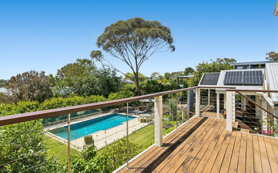 Coastal Character Retreat – Pool and Spa