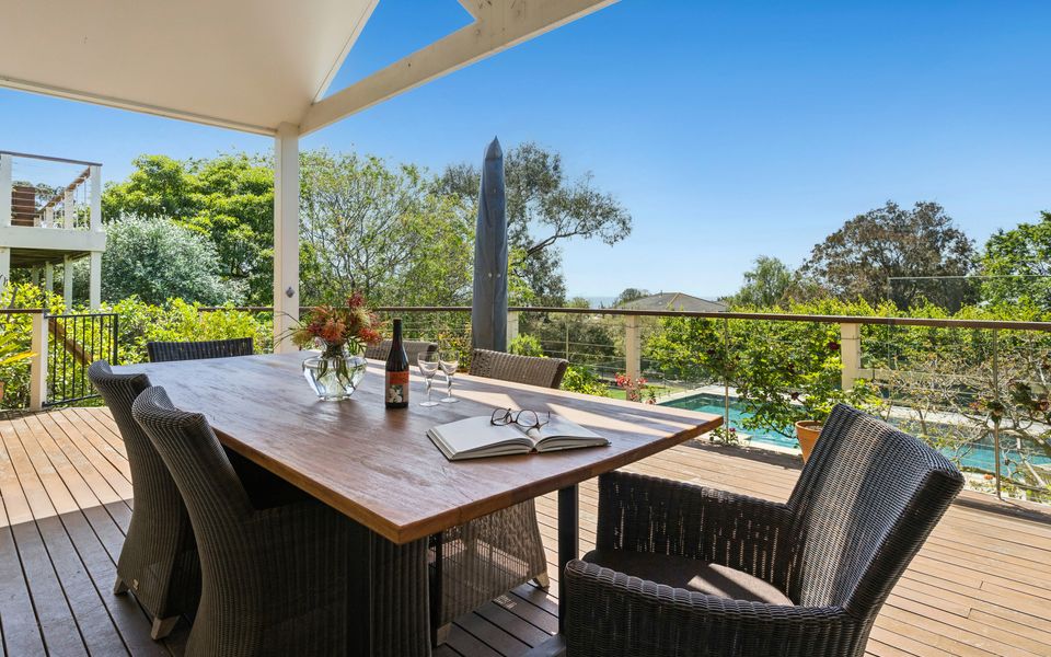 Coastal Character Retreat – Pool and Spa