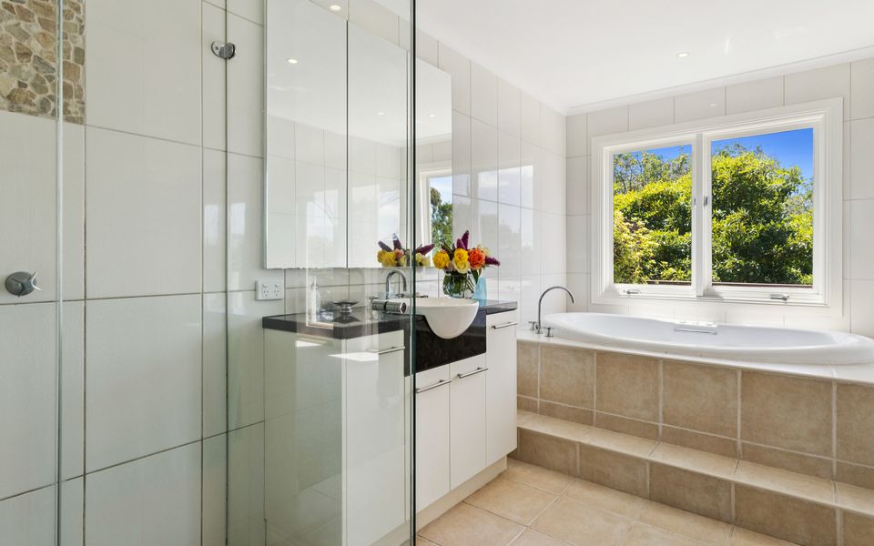 Coastal Character Retreat – Pool and Spa