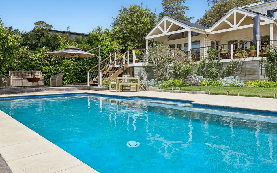 Coastal Character Retreat – Pool and Spa