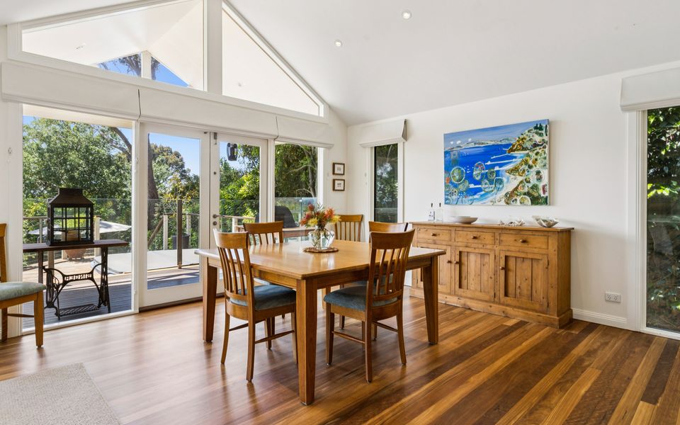 Coastal Character Retreat – Pool and Spa