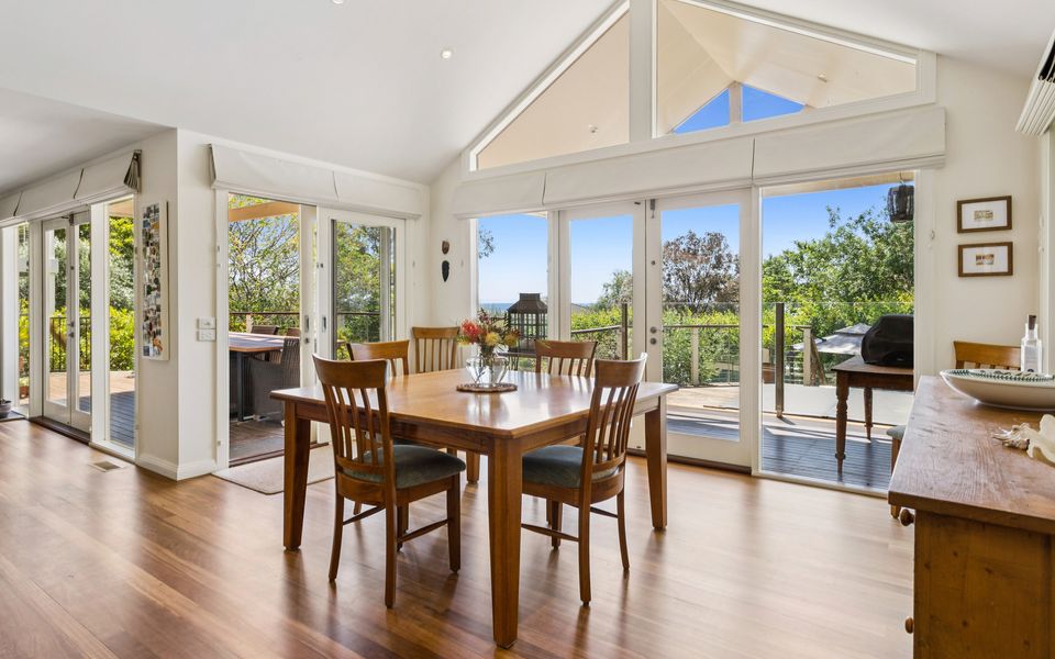 Coastal Character Retreat – Pool and Spa