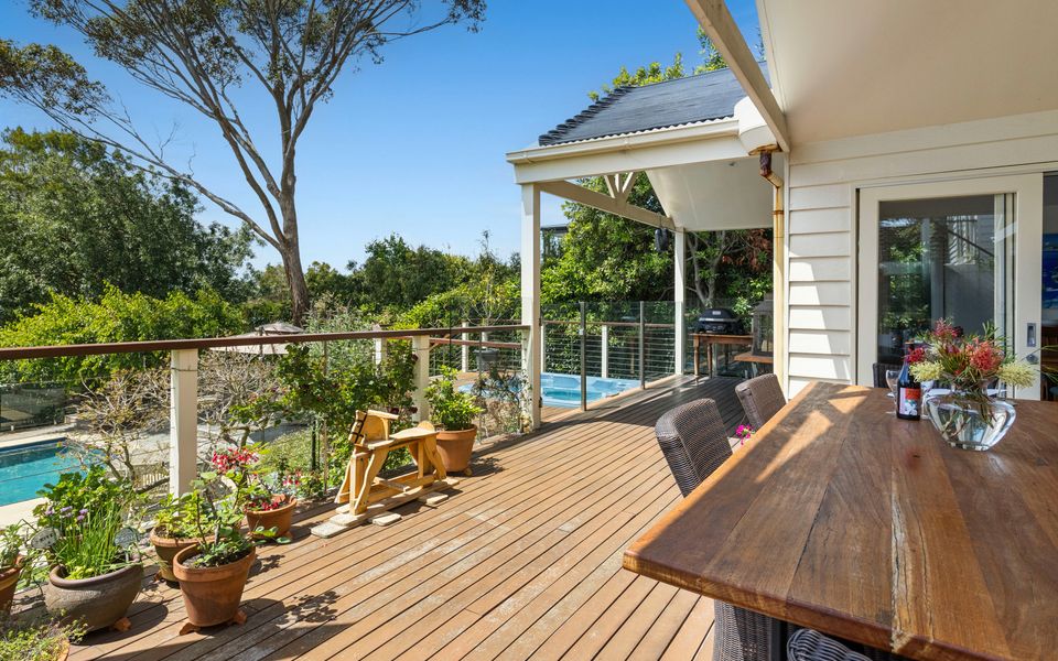 Coastal Character Retreat – Pool and Spa